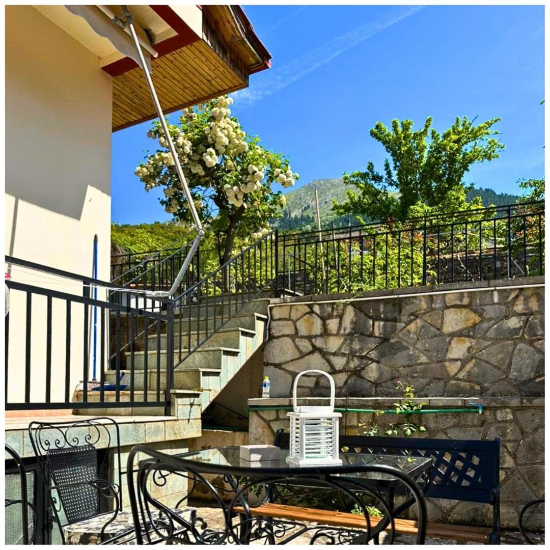 Memories Apartments Μονοκατοικία Στο Καρπενήσι Esterno foto